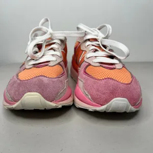 New Balance 57/40 Suede Valentines Day Sneakers Size 6.5 thumbnail 5