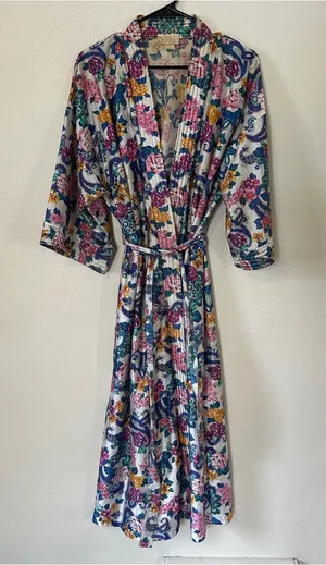Vintage Cachet Cream Robe with Pink, Teal & Purple Floral Print thumbnail 1