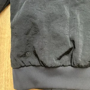 Lululemon Women's Black Reversible Insulated Bomber Jacket Size 2 thumbnail 10