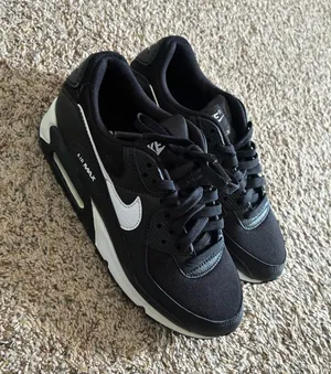 Nike Air Max Sneakers Black White thumbnail 1