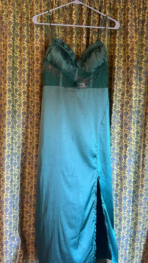 Hello Molly Green Satin And Lace Spaghetti Strap Maxi Dress Woman’s Size 6 thumbnail 1