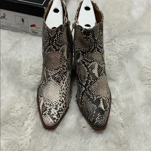 Qupid Slay Snake Print Heeled Boots thumbnail 2