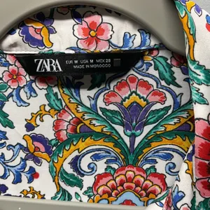 ZARA Floral Print Button Down‎ Shirt Long Sleeve Women Size Medium thumbnail 4