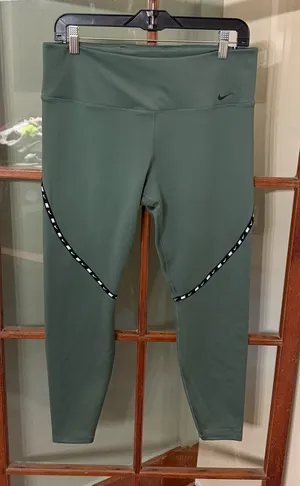 Nike Green Dri-FIT 7/8 Leggings - Size XL thumbnail 1