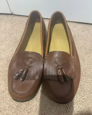 Women’s Brown Leather Tassel Loafers thumbnail 1