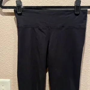 Aritzia TNA Black Cropped Leggings Size XS thumbnail 3