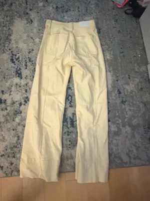Pistola Yellow Jeans thumbnail 2