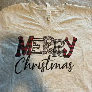 Merry Christmas Gray V-Neck T-Shirt Size XL‎ thumbnail 2