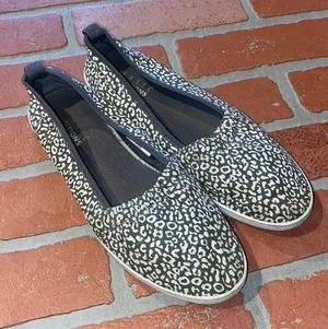 Gray white leopard slip on sneakers Size 8 thumbnail 1