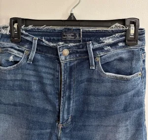 Abercrombie High-Rise Ankle Jeans thumbnail 3