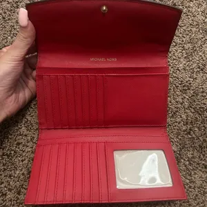 Michael Kors Wallet thumbnail 2