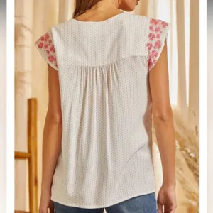 Savanna Jane Floral Embroidered Top Small NEW! thumbnail 2