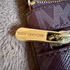 Michael Kors Jet Set Large Signature Wristlet Maroon. thumbnail 11