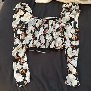 Abercrombie Long-Sleeve Puff Shoulder Top thumbnail 3