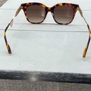 Burberry Sunglasses Womans Tortoise Frames Black and Brown‎ Rectangular Frames W thumbnail 3
