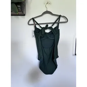 NWT Quince Palm Green Italian Underwire One-Piece Swimsuit Size Large thumbnail 4