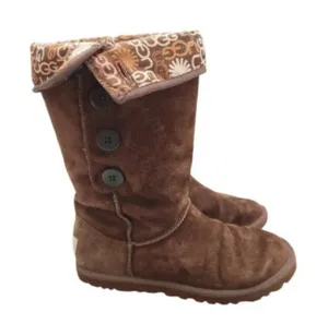 UGG Australia 3387 Lo Pro Button Fold Over Logo Boots Brown Sheepskin Size 6 thumbnail 1