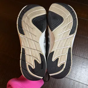 New Balance 811v2 Womens 8.5 D Black White Chevron Training Shoes WX811AG2 thumbnail 4