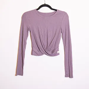 Vuori Long Sleeve Cove Twist Knot Front Long Sleeve Ribbed Crew Neck Tee Shirt thumbnail 1