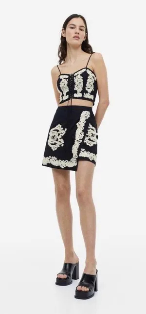 NWT H&M Appliquéd A-Line Skirt in Black | Size 4 thumbnail 5