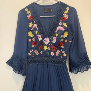 ASOS DESIGN Floral Embroidered Lace Pleated Midi Dress - Navy | Size 2 thumbnail 6