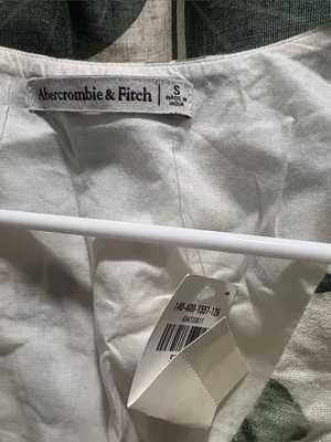 Abercrombie & Fitch Cream Floral V-Neck Cropped Top thumbnail 2