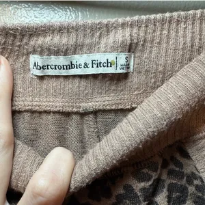 Abercrombie & Fitch Leopard Print Lounge Pants with Satin Tie thumbnail 3