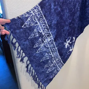 Blue Hawaiian Ghecko print large fringe scarf thumbnail 3