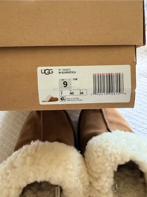 UGG Slippers Size 9 thumbnail 7