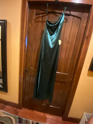 Windsor Rhiannon Hunter Green Satin One Shoulder Maxi Dress NWT Size Small thumbnail 3