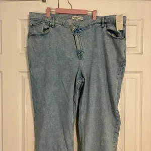 Abercrombie Curve Love Ultra High Rise 90s Straight Jean NWT thumbnail 3