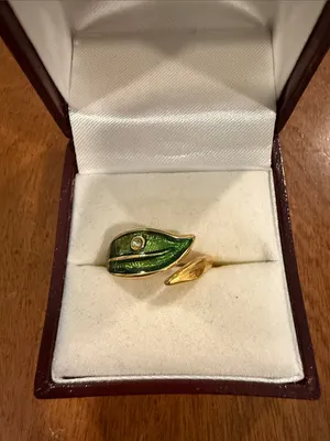 Avon Adjustable Green Enamel Leaf Ring with Gold-Tone Band thumbnail 1