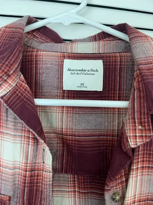 Abercrombie & Fitch Burgundy& Cream Plaid Crop Button Down Shirt thumbnail 3