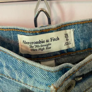 Abercrombie & Fitch The 90s Straight Ultra High Rise Jeans Curve Love Frayed 6 thumbnail 2