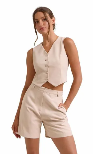 Women’s 2-Piece Vest & Shorts Set – Chic Summer Outfit thumbnail 1