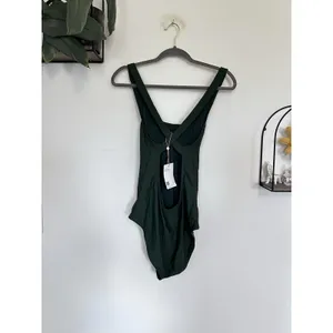 NWT Quince Palm Green Italian Cross-Back One-Piece Swimsuit Size Large thumbnail 4