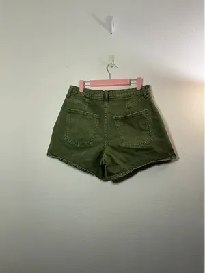 Universal Thread Olive Green High Rise Midi Shorts Size 10/30r thumbnail 2