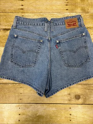 Levi's "High Waisted Mom Shorts" size 30 in medium wash denim. thumbnail 3