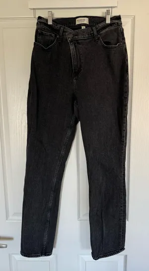 Abercrombie & Fitch 90s Slim Straight Ultra High Rise Black Jeans Size 29/8 Curve Love thumbnail 1