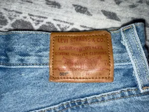 Distressed Levi’s Blue Denim Women’s Shorts size 26 thumbnail 4