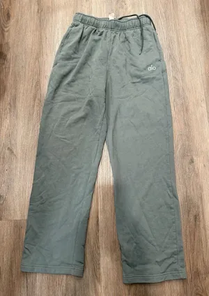 Aloha Island Alo Yoga Sweatpants Womens M‎ Green Accolade Straight Leg Flaw thumbnail 1