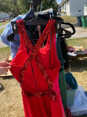 Red Gown Size M thumbnail 3