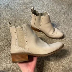 American Eagle Outfitters Off White Pleather Booties thumbnail 1