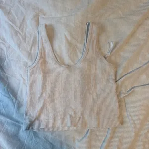 Urban Outfitters Top thumbnail 2