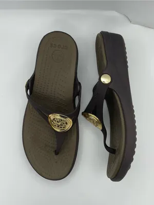 Crocs Sanrah brown gold medallion wedge sandals flip flop slide women's Size 7 thumbnail 3