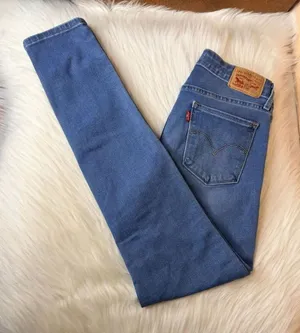 Levi’s 711 Skinny Jeans Medium Wash Size 26 thumbnail 1