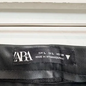 Zara Pants Size Large Black Faux Leather Split‎ Back Hem Pull On Mob Wife Glam thumbnail 5