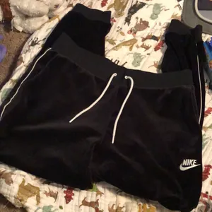 Nike Black Velour Sweatpants thumbnail 1