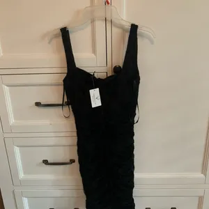 Sleeveless Windsor black mini dress thumbnail 2