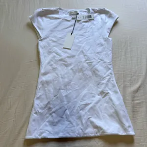 Aritzia - Contour Capsleeve Crew T-shirt thumbnail 5